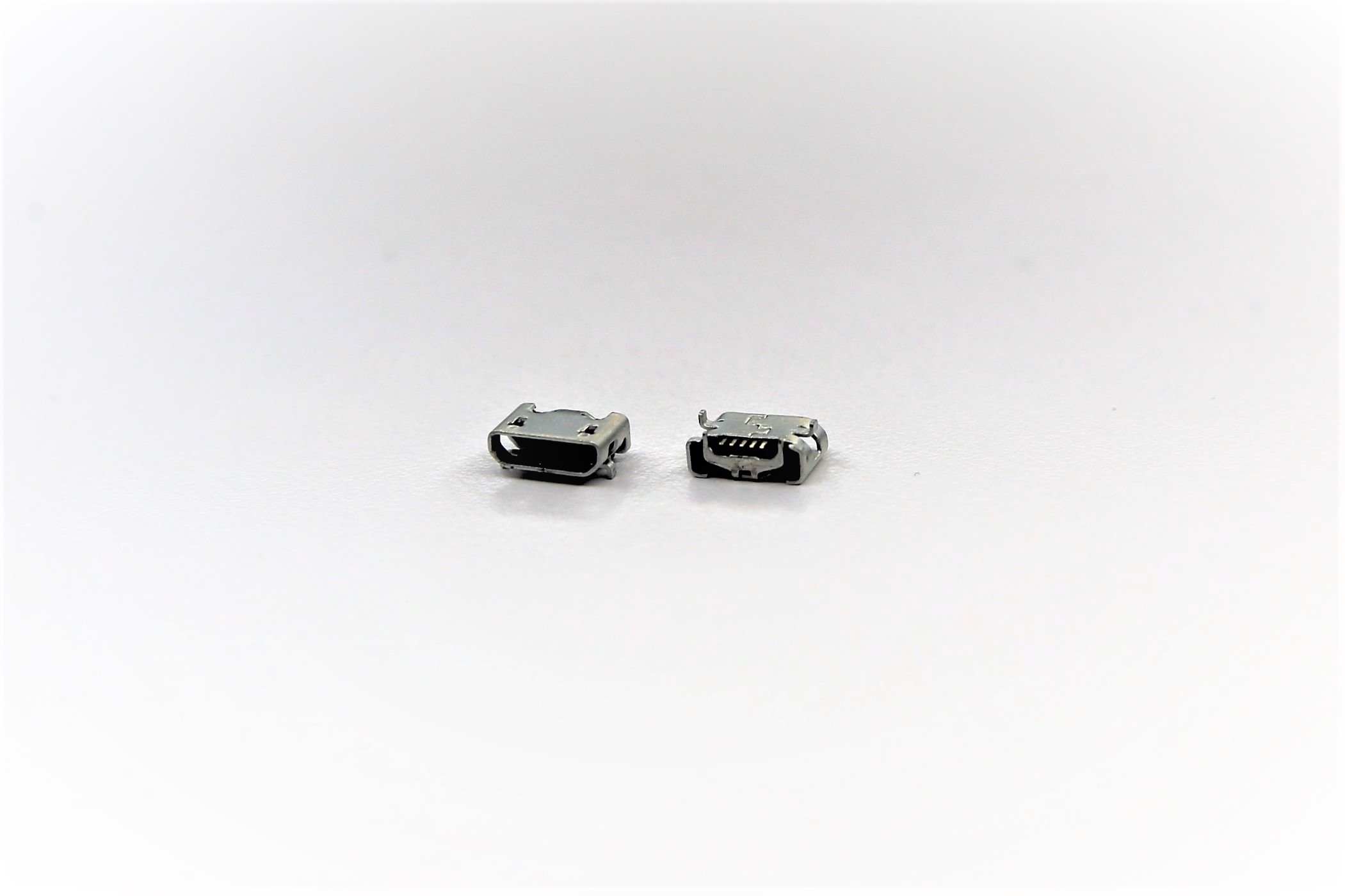 AMU02-0105-x41-S11-B (Micro USB, SMT, Side Entry, Metal Post) AMU02-0105-x41-S11-B (Micro USB, SMT, Side Entry, Metal Post)