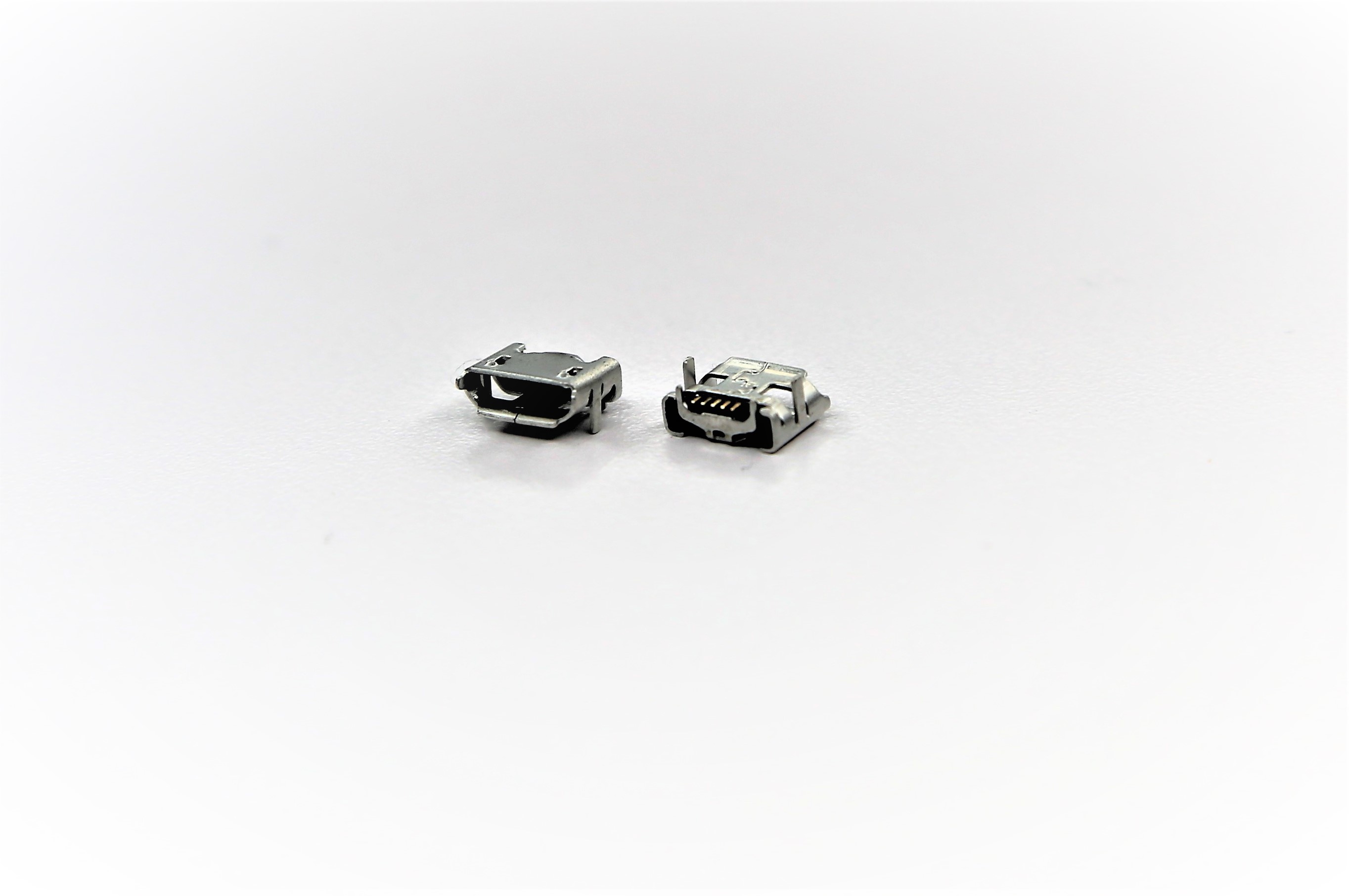 AMU02-0105-x41-S22-B (Micro USB, SMT, Side Entry, Metal Post) AMU02-0105-x41-S22-B (Micro USB, SMT, Side Entry, Metal Post)