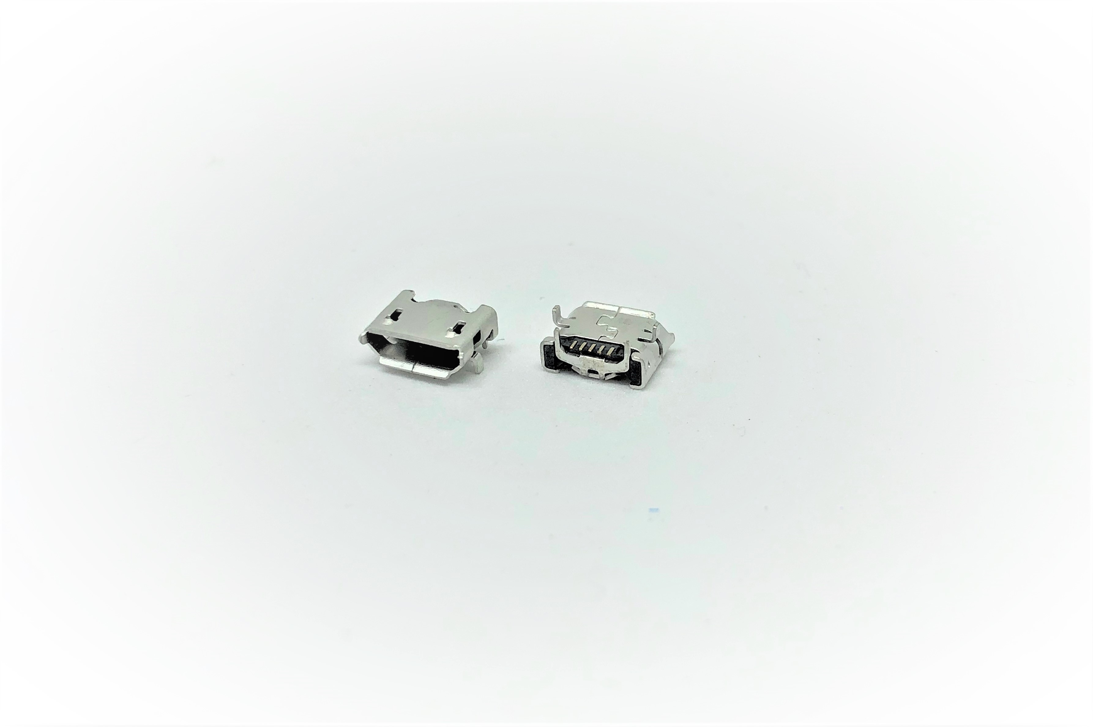AMU02-0105-x41-S21-B (Micro USB, SMT, Side Entry, Metal Post) AMU02-0105-x41-S21-B (Micro USB, SMT, Side Entry, Metal Post)