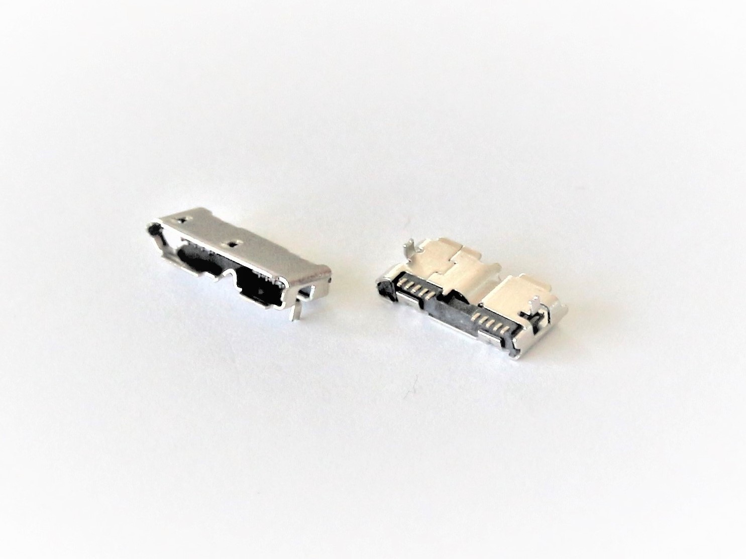 AU307-0110-F41-S21-x (Micro B Type, Side Entry, SMT)