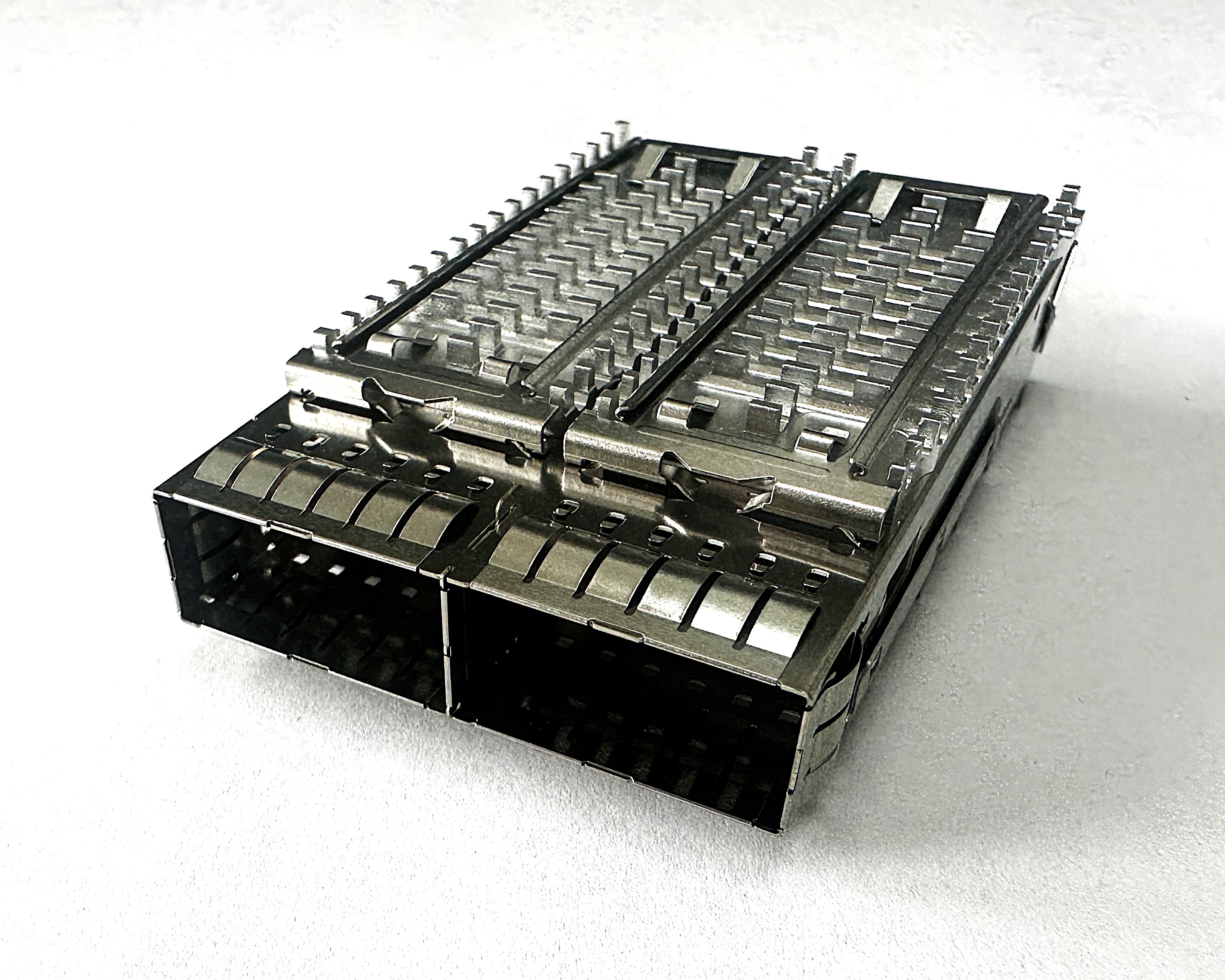 ASP06-6512103YAE-BL-H (QSFP28 1x2 Cage, with Heat Sink)